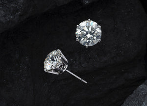What are the different shapes and cuts available for moissanite?